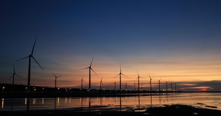 Wind Energy Career Guide: Training, Skills & Job Opportunities